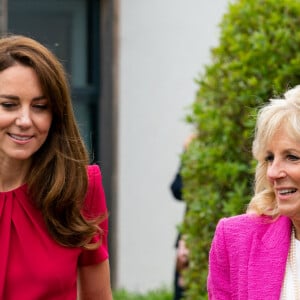 Catherine (Kate) Middleton, duchesse de Cambridge, et la Première Dame des États-Unis Jill Biden lors d'une visite à la "Connor Downs Academy à Hayle, Cornouailles, Royaume Uni, 11 juin 2021, lors du sommet du G7.