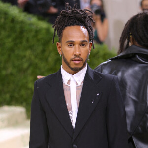 Après le Met Gala, Lewis Hamilton a été aperçu en compagnie d'une jolie brune, dont l'identité a été découverte !