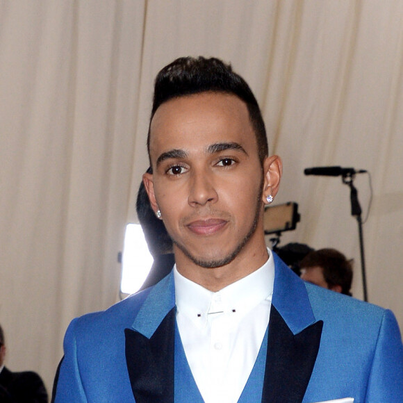 Lewis Hamilton assiste au Met Gala 2015 au Metropolitan Museum of Art. New York, le 4 mai 2015.