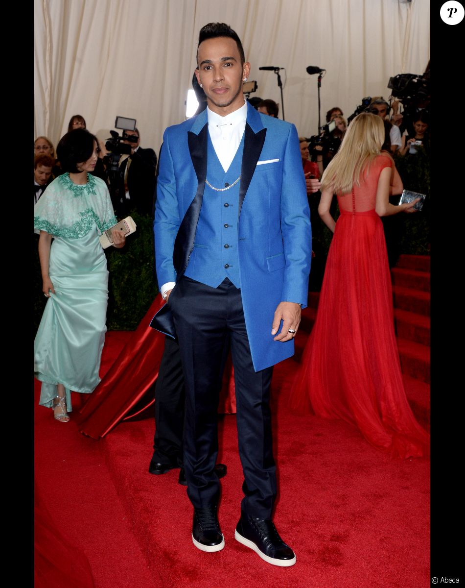 Lewis Hamilton assiste au Met Gala 2015 au Metropolitan Museum of Art. New York, le 4 mai 2015.