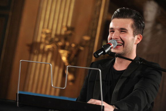 le chanteur Olympe (The Voice saison 2) participe au gala de charite 'Pieces Jaunes' au Chateau de Compiegne le 24 janvier 2014. 