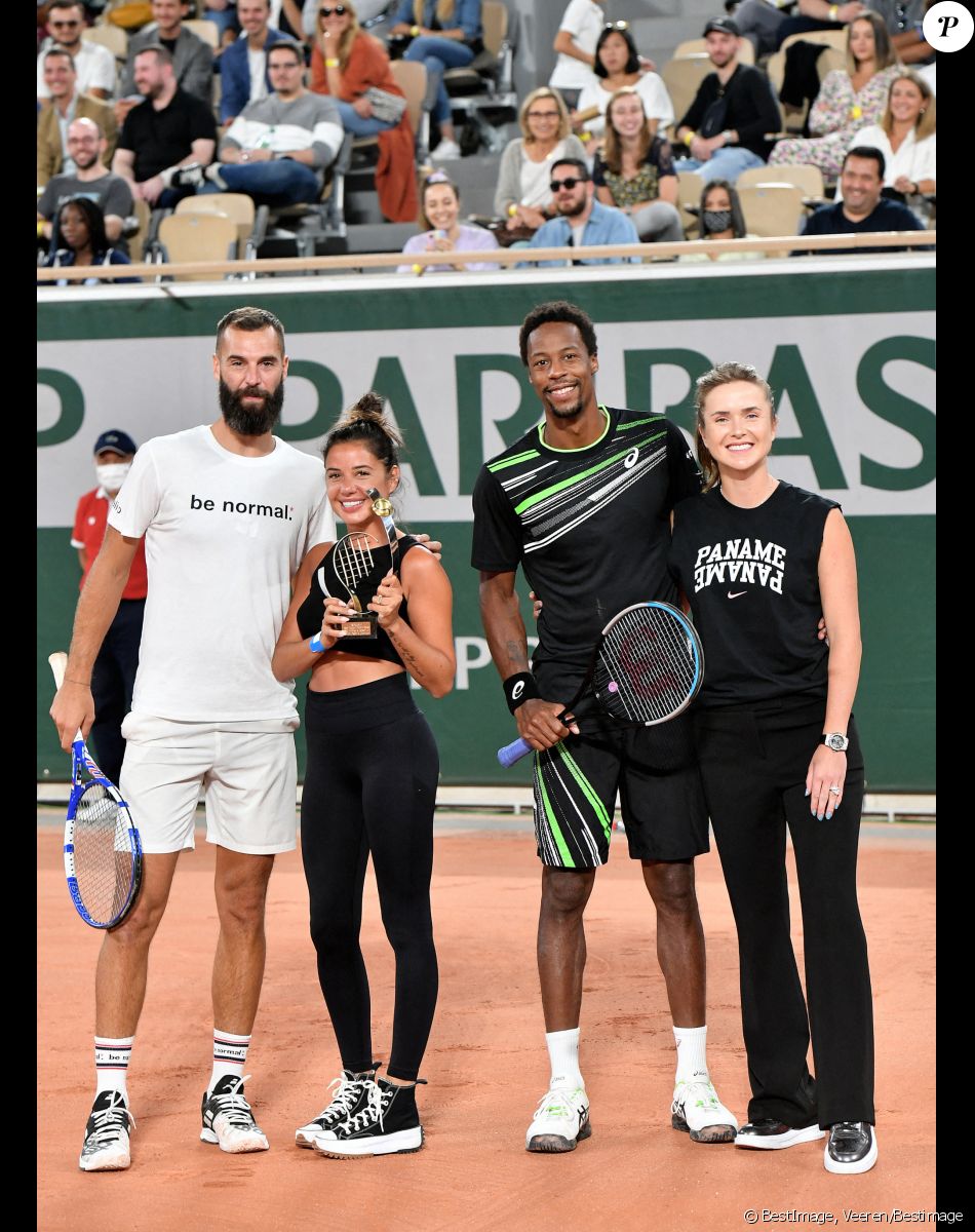 Exclusif - Benoît Paire et sa compagne Julie Bertin, Gaël Monfils et sa femme Elina Svitolina - Benoît Paire, Gaël Monfils, Domingo (Pierre Alexis Bizot) et Zerator (Adrien Nougaret) deux streamers se rencontrent lors d'un match de tennis à Roland Garros, Paris le 18 septembre 2021. © Veeren/Bestimage