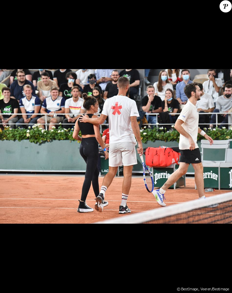 Exclusif - Benoît Paire et sa compagne Julie Bertin - Benoît Paire, Gaël Monfils, Domingo (Pierre Alexis Bizot) et Zerator (Adrien Nougaret) deux streamers se rencontrent lors d'un match de tennis à Roland Garros, Paris le 18 septembre 2021. © Veeren/Bestimage