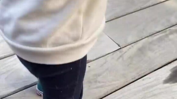 Lorie a publié une vidéo de sa fille Nina, qui marche depuis peu. Le 19 septembre 2021.