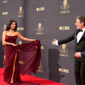 Catherine Zeta-Jones, Chuck Lorre et Michael Douglas assistent aux 73e Emmy Awards à L.A. Live. Los Angeles, le 19 septembre 2021.