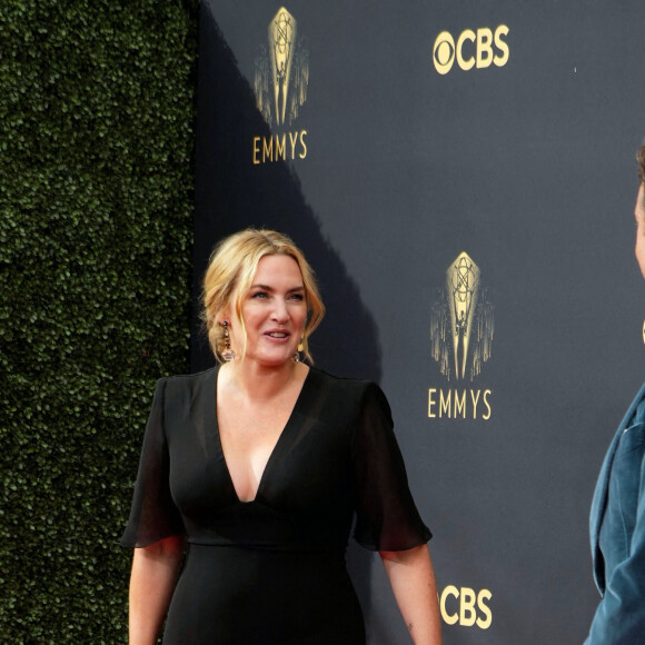 Kate Winslet et Jason Sudeikis assistent aux 73e Emmy Awards à L.A. Live. Los Angeles, le 19 septembre 2021.