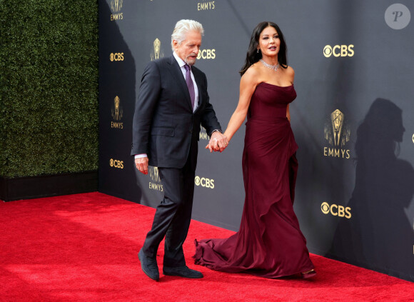 Michael Douglas et son épouse Catherine Zeta-Jones assistent aux 73e Emmy Awards à L.A. Live. Los Angeles, le 19 septembre 2021.