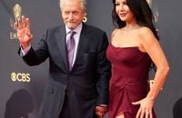 Emmy Awards : Catherine Zeta-Jones et Kate Winslet sublimes, The Crown rafle tout