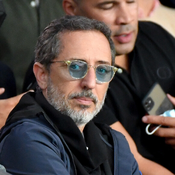Gad Elmaleh et son fils Noë assistent au match de football opposant le PSG à l'Olympique Lyonnais au Parc des Princes. Paris, le 19 septembre 2021. © Panoramic/Bestimage
