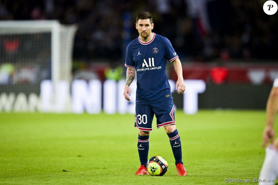 Lionel Messi lors du match de football entre le PSG et Lyon au Parc des