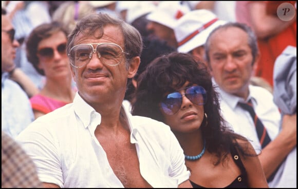 Archives - Jean-Paul Belmondo et sa compagne Carlos Sotto Mayor à Roland-Garros.