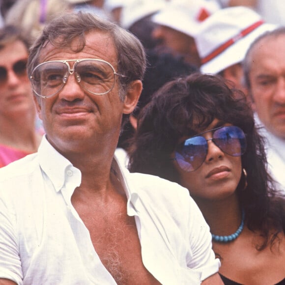 Archives - Jean-Paul Belmondo et sa compagne Carlos Sotto Mayor à Roland-Garros.