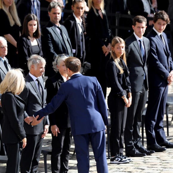 Emmanuel Macron et sa femme la Première Dame Brigitte Macron, Paul Belmondo, Florence Belmondo, Stella Belmondo, Victor Belmondo, Giacomo Belmondo, Alessandro Belmondo lors de la cérémonie d'hommage national à Jean-Paul Belmondo à l'Hôtel des Invalides à Paris, France, le 9 septembre 2021. © Dominique Jacovides/Bestimage