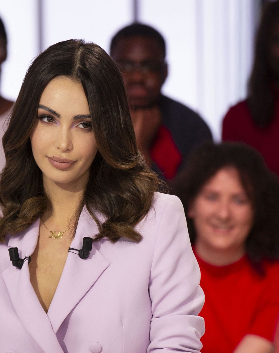 Exclusif - Nabilla Benattia-Vergara - Enregistrement de l'émission "Clique" présentée par M. Achour sur Canal Plus à Issy-les-Moulineaux le 31 janvier 2020. © Jack Tribeca/Bestimage