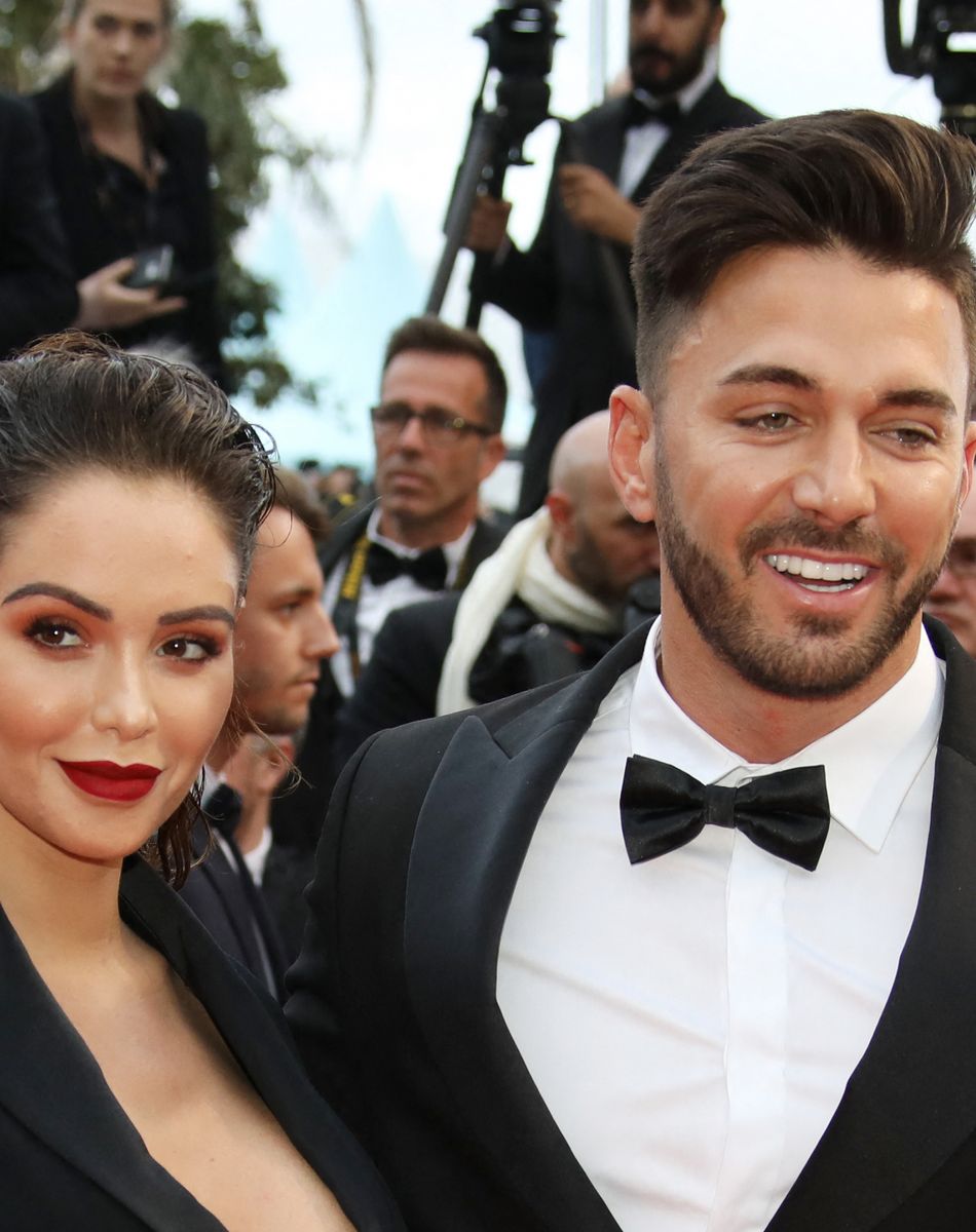 Nabilla Benattia (enceinte) et son mari Thomas Vergara - Montée des marches du film "A Hidden Life" lors du 72ème Festival International du Film de Cannes, le 19 mai 2019. © Denis Guignebourg/Bestimage