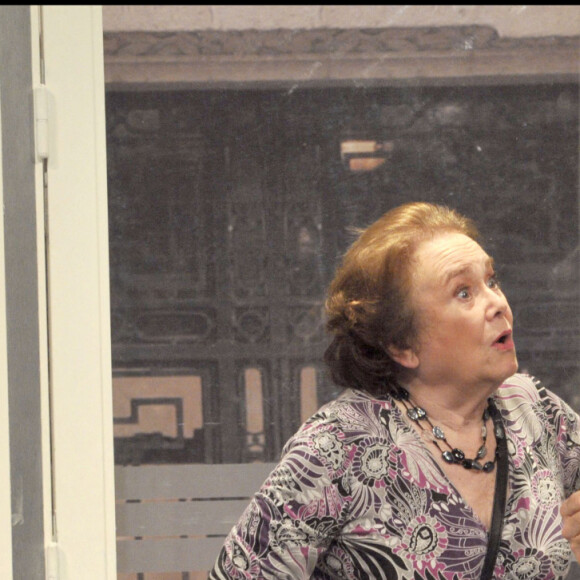 Anna Gaylor dans la pièce de théâtre "Cochons d'inde" avec Patrick Chesnais.