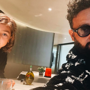 Cyril Hanouna dévoile une photo avec son fils Lino. Août 2021.