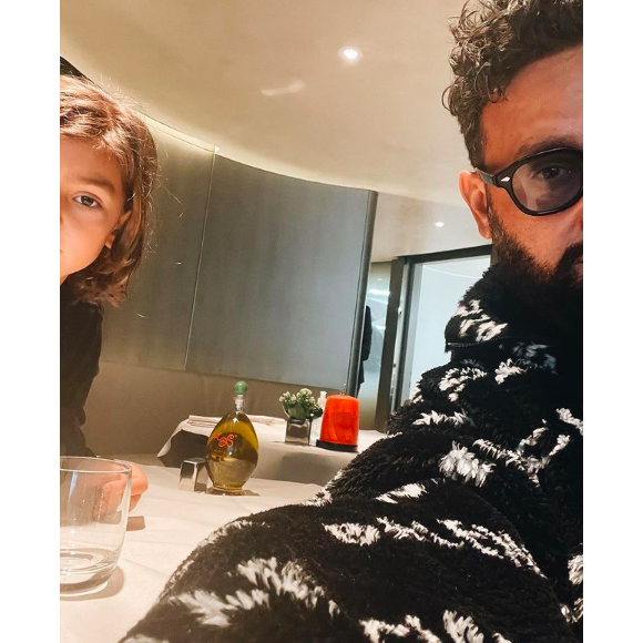 Cyril Hanouna dévoile une photo avec son fils Lino. Août 2021.
