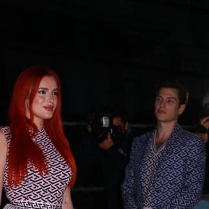 Bella Thorne - Les célébrités arrivent au défilé Versace lors de la Fashion Week printemps/été 2022 de Milan le 24 septembre 2021