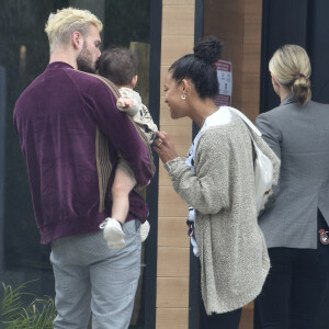 Matt Pokora, sa femme Christina Milian et leur fils Isaiah visitent des nouvelles maisons à Los Angeles, le 7 juin 2021.