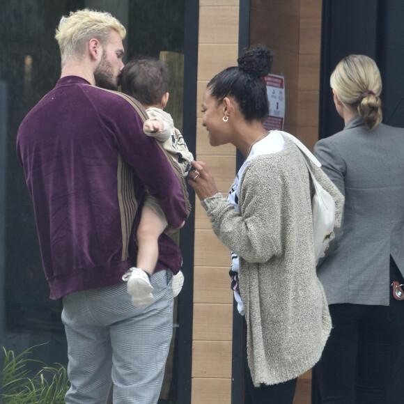 Matt Pokora, sa femme Christina Milian et leur fils Isaiah visitent des nouvelles maisons à Los Angeles, le 7 juin 2021.