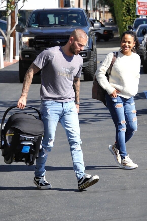 M/ Pokora et sa compagne Christina Milian se baladent avec leur fils Isaiah dans le quartier de West Hollywood à Los Angeles. 