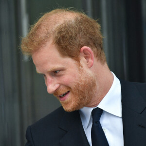 Le prince Harry, duc de Sussex, et sa femme Meghan Markle visitent l'observatoire du One World Trade Center avec le Maire de New York Bil de Blasio et Kathy Hochul, Gouverneure de l'État de New York, le 23 septembre 2021. 