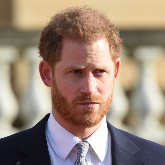 Le prince Harry à Buckhingam à Londres. Sa perte de cheveux s'est gravement accentuée.