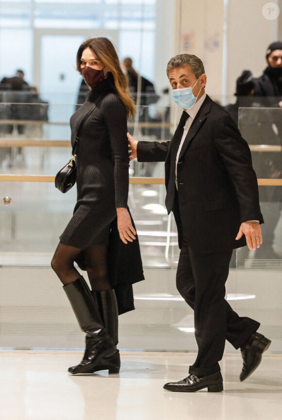 Nicolas Sarkozy arrive avec sa femme Carla Bruni Sarkozy