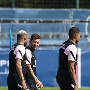 Lionel Leo Messi , Neymar et Kylian Mbappe - Lionel Leo Messi lors de son premier entraînement avec ses coéquipiers du Paris Saint-Germain (PSG) au Camp des Loges à Saint-Germain-en-Laye, France, le 13 août 2021. © Pierre Perusseau / Bestimage