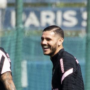 Kylian Mbappé , Leandro Paredes , Lionel Leo Messi et Neymar - Lionel Leo Messi lors de son premier entraînement avec ses coéquipiers du Paris Saint-Germain (PSG) au Camp des Loges à Saint-Germain-en-Laye, France, le 13 août 2021. © Pierre Perusseau / Bestimage