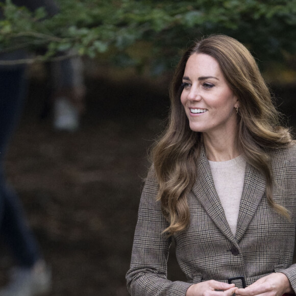 Catherine (Kate) Middleton, duchesse de Cambridge, lors d'une excursion en bateau à vapeur avec deux des "enfants de Windermere", qui ont été amenés à vivre en Cumbrie après les horreurs du camp de concentration de Theresienstadt en Tchécoslovaquie en 1945, à Cumbrie, Royaume Uni, le 21 septembre 2021.