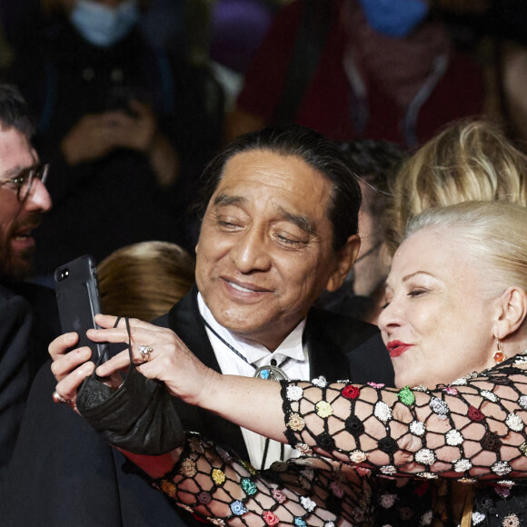 Josiane Balasko et son mari George Aguilar - Montée des marches du film " Tralala " lors du 74ème Festival International du Film de Cannes. Le 13 juillet 2021 © Borde-Jacovides-Moreau / Bestimage