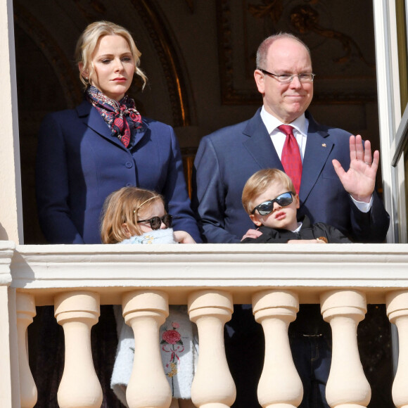 Le prince Albert II de Monaco, sa femme la princesse Charlène et leurs enfants le prince héréditaire Jacques et la princesse Gabriella ont assité depuis un balcon du Palais à la traditionnelle procession durant la célébration de la Sainte Dévote, Sainte patronne de Monaco, à Monaco le 27 janvier 2020. © Bruno Bebert / Bestimage