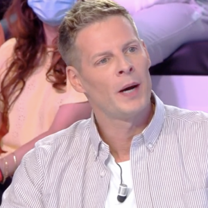 Matthieu Delormeau révèle avoir subi une opération de la paupière à cause d'un problème à l'oeil, sur le plateau de "Touche pas à mon poste" sur C8 le 30 septembre 2021.