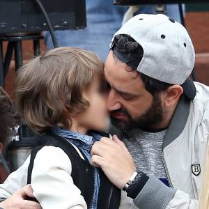 Cyril Hanouna et son fils Lino dans les tribunes des internationaux de France de Roland Garros à Paris le 4 juin 2016. © Moreau - Jacovides / Bestimage