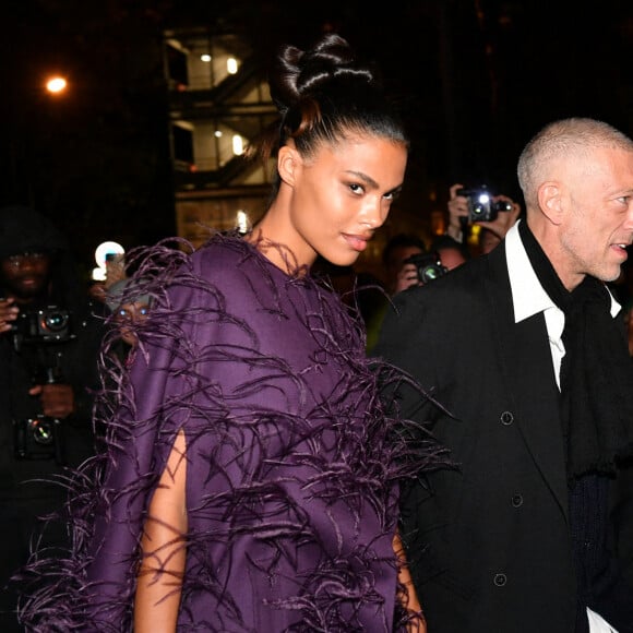 Tina Kunakey et Vincent Cassel au défilé de mode Valentino lors de la la Fashion Week printemps/été 2022 au Carreau du Temple à Paris, France, le 1er octobre 2021. © Veeren Ramsamy-Christophe Clovis/Bestimage