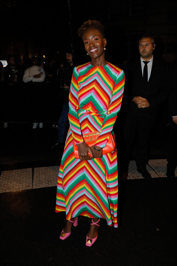 Rokhaya Diallo au défilé de mode Valentino lors de la la Fashion Week printemps/été 2022 au Carreau du Temple à Paris, France, le 1er octobre 2021. © Veeren Ramsamy-Christophe Clovis/Bestimage