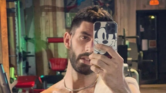 Timothé Curado : Le sexy prof gay de TikTok candidat d'un célèbre concours !