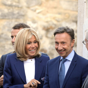 La Première Dame Brigitte Macron, Stéphane Bern - Le Président de la République Emmanuel Macron et sa femme la Première Dame Brigitte Macron étaient au château de By, à Thomery (Seine-et-Marne), l'un des 18 sites retenus pour la deuxième édition du Loto du patrimoine.