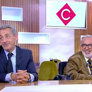 Dominique Farrugia et Nicolas Sarkozy sont venus faire la promotion de leurs livres dans l'émission "C à Vous".