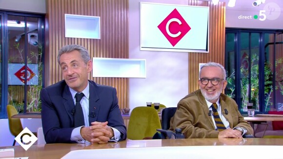 Dominique Farrugia et Nicolas Sarkozy sont venus faire la promotion de leurs livres dans l'émission "C à Vous".