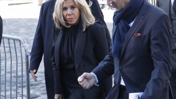 Hommage à Bernard Tapie - Brigitte Macron en solo : pourquoi le président était-il absent ?