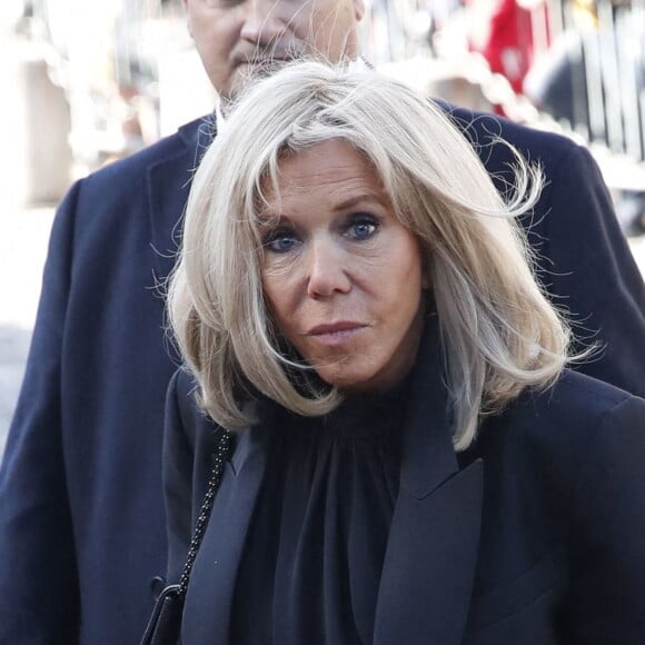 Brigitte Macron - Arrivées à la messe funéraire en hommage à Bernard Tapie en l'église Saint-Germain-des-Prés à Paris. Le 6 octobre 2021 © Jacovides-Moreau / Bestimage  