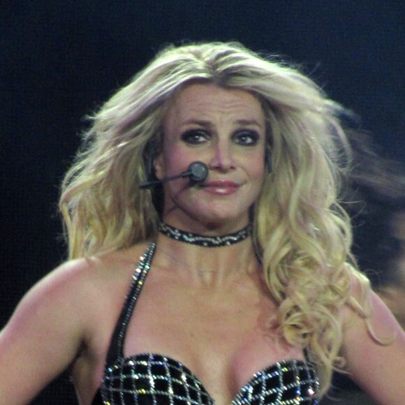 Britney Spears en concert avec le rappeur Pitbull à l'O2 Arena de Londres. 