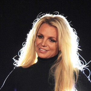 Après avoir mis fin au spectacle "Piece of Me", Britney Spears annonce une nouvelle résidence à Las Vegas sous le nom de "Britney Domination". 