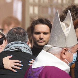 Sophie Tapie - Sorties des obsèques de Bernard Tapie en la Cathédrale La Major à Marseille le 8 octobre 2021. © Jacovides / Santini / Bestimage 