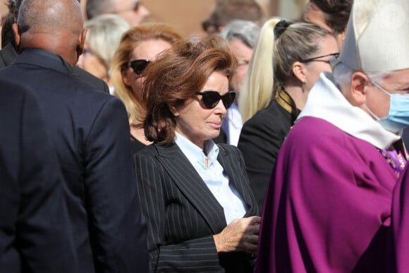 Dominique Tapie, Nathalie Tapie - Sorties des obsèques de Bernard Tapie en la Cathédrale La Major à Marseille le 8 octobre 2021. © Jacovides / Santini / Bestimage 