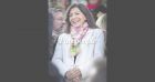 Anne Hidalgo hilare au milieu des vignes entourée de Jul et Keren Ann