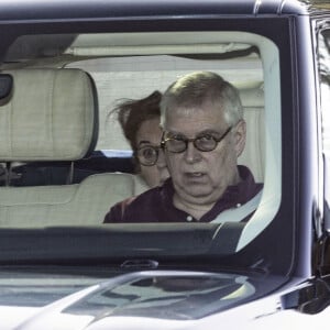 Le prince Andrew, duc d'York partage sa voiture avec son ex femme Sarah Ferguson, Calamity Fergie, pour rendre visite à la reine au Château de Balmoral le 7 septembre 2021.